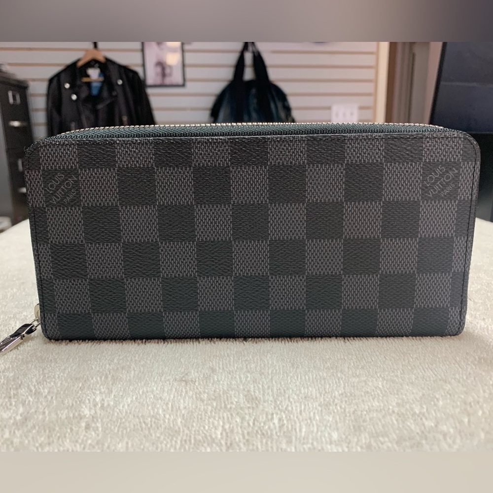 Louis Vuitton Damier Graphite Zippy Wallet